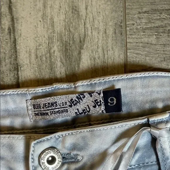 Light Blue Jeans - Picture 3 of 6